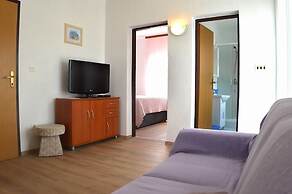 Room in Apartment - Charming Apartment Venilia Blue, Sleeps 4