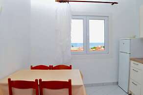 Room in Apartment - Charming Apartment Venilia Blue, Sleeps 4