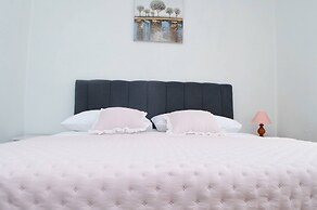 Room in Apartment - Charming Apartment Venilia Blue, Sleeps 4