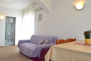 Room in Apartment - Charming Apartment Venilia Blue, Sleeps 4
