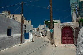 Panoramic Argyro's IO House with Jacuzzi