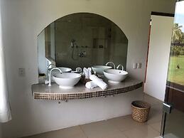 Emerald Luxe Suites