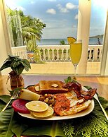 Emerald Luxe Suites
