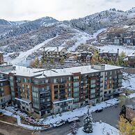 Lift Condo With Ski-in out w Village Access hot tub Fitness Center ski