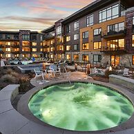 Lift Condo With Ski-in out w Village Access hot tub Fitness Center ski