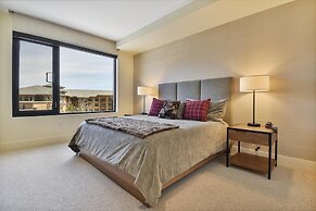 Lift Condo With Ski-in out w Village Access hot tub Fitness Center ski