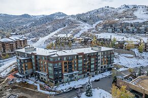 Lift Condo With Ski-in out w Village Access hot tub Fitness Center ski
