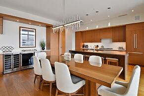 Stunning 4-bdr Penthouse With Rooftop Deck Ski-in out Access Pool hot 