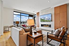 Stunning 4-bdr Penthouse With Rooftop Deck Ski-in out Access Pool hot 