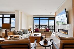 Stunning 4-bdr Penthouse With Rooftop Deck Ski-in out Access Pool hot 