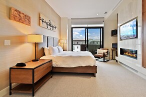 Stunning 4-bdr Penthouse With Rooftop Deck Ski-in out Access Pool hot 