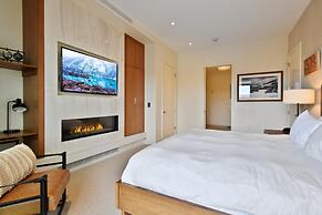 Stunning 4-bdr Penthouse With Rooftop Deck Ski-in out Access Pool hot 