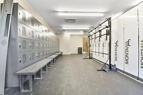 Stunning 4-bdr Penthouse With Rooftop Deck Ski-in out Access Pool hot 