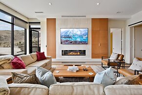 Stunning 4-bdr Penthouse With Rooftop Deck Ski-in out Access Pool hot 