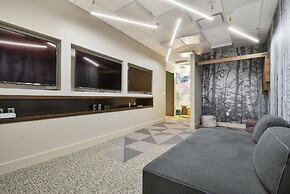 Stunning 4-bdr Penthouse With Rooftop Deck Ski-in out Access Pool hot 