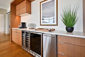 Stunning 4-bdr Penthouse With Rooftop Deck Ski-in out Access Pool hot 