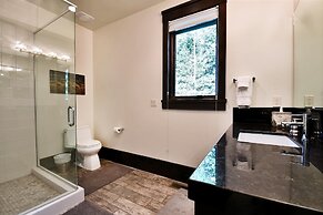 Chic Colony Ski-in Ski Out Villa Direct Access to Adventures at Park C