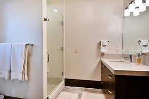 Chic Colony Ski-in Ski Out Villa Direct Access to Adventures at Park C