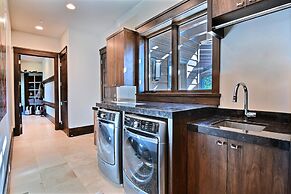 Chic Colony Ski-in Ski Out Villa Direct Access to Adventures at Park C