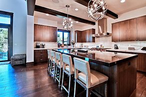 Chic Colony Ski-in Ski Out Villa Direct Access to Adventures at Park C