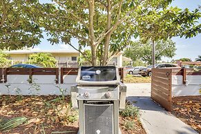 Hollywood Beach Bungalow Near Golf: Pets Welcome!