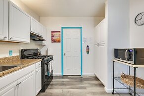 Hollywood Beach Bungalow Near Golf: Pets Welcome!