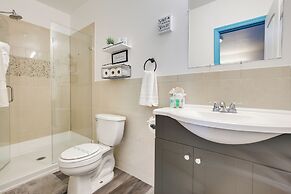 Hollywood Beach Bungalow Near Golf: Pets Welcome!