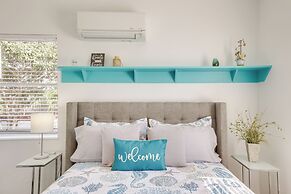 Hollywood Beach Bungalow Near Golf: Pets Welcome!