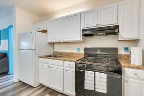 Hollywood Beach Bungalow Near Golf: Pets Welcome!