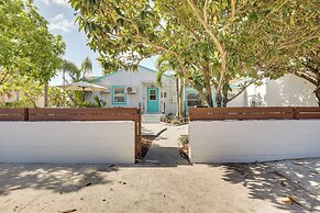 Hollywood Beach Bungalow Near Golf: Pets Welcome!