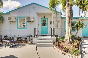 Hollywood Beach Bungalow Near Golf: Pets Welcome!
