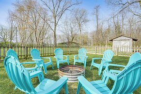 Benton Harbor Home w/ Fire Pit - 2 Mi to Beach!
