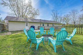 Benton Harbor Home w/ Fire Pit - 2 Mi to Beach!