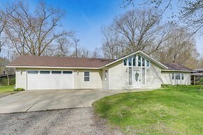 Benton Harbor Home w/ Fire Pit - 2 Mi to Beach!