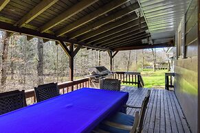 Cozy Dubois Home w/ Deck ~ 8 Mi to Treasure Lake!