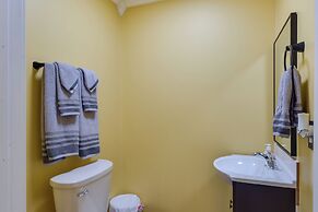 Cozy Dubois Home w/ Deck ~ 8 Mi to Treasure Lake!