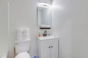 Modern Conyers Retreat - 9 Mi to Arabia Mountain!