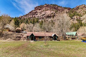 Downtown Ouray Apt w/ River & Mountain Views!