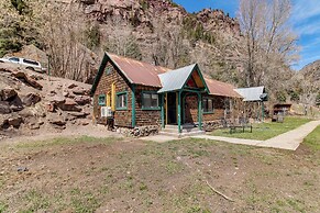 Downtown Ouray Apt w/ River & Mountain Views!