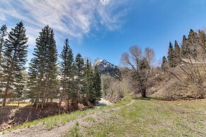Downtown Ouray Apt w/ River & Mountain Views!