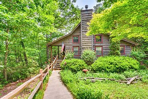 Rustic Cabin w/ Porches: 8 Mi to Tallulah Gorge!