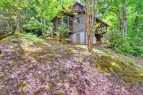 Rustic Cabin w/ Porches: 8 Mi to Tallulah Gorge!