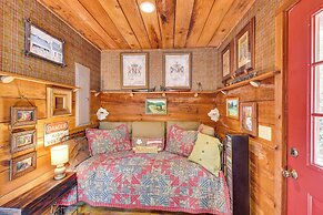 Rustic Cabin w/ Porches: 8 Mi to Tallulah Gorge!