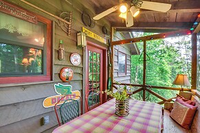 Rustic Cabin w/ Porches: 8 Mi to Tallulah Gorge!