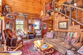 Rustic Cabin w/ Porches: 8 Mi to Tallulah Gorge!