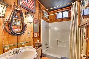 Rustic Cabin w/ Porches: 8 Mi to Tallulah Gorge!