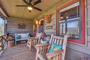 Rustic Cabin w/ Porches: 8 Mi to Tallulah Gorge!
