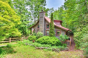 Rustic Cabin w/ Porches: 8 Mi to Tallulah Gorge!