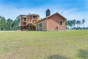 Secluded Home w/ Deck - Near Downtown Fitzgerald!