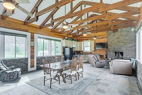 7 Mi to Downtown Fitzgerald: Spacious Home w/ Deck